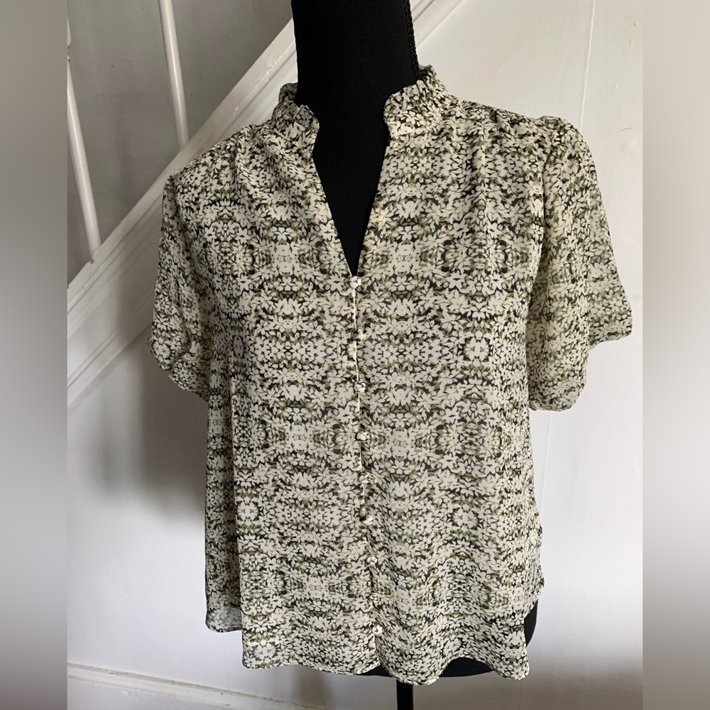 NWT Adrianna Papell Bubble Sleeve Green, Black and White Patterned Blouse